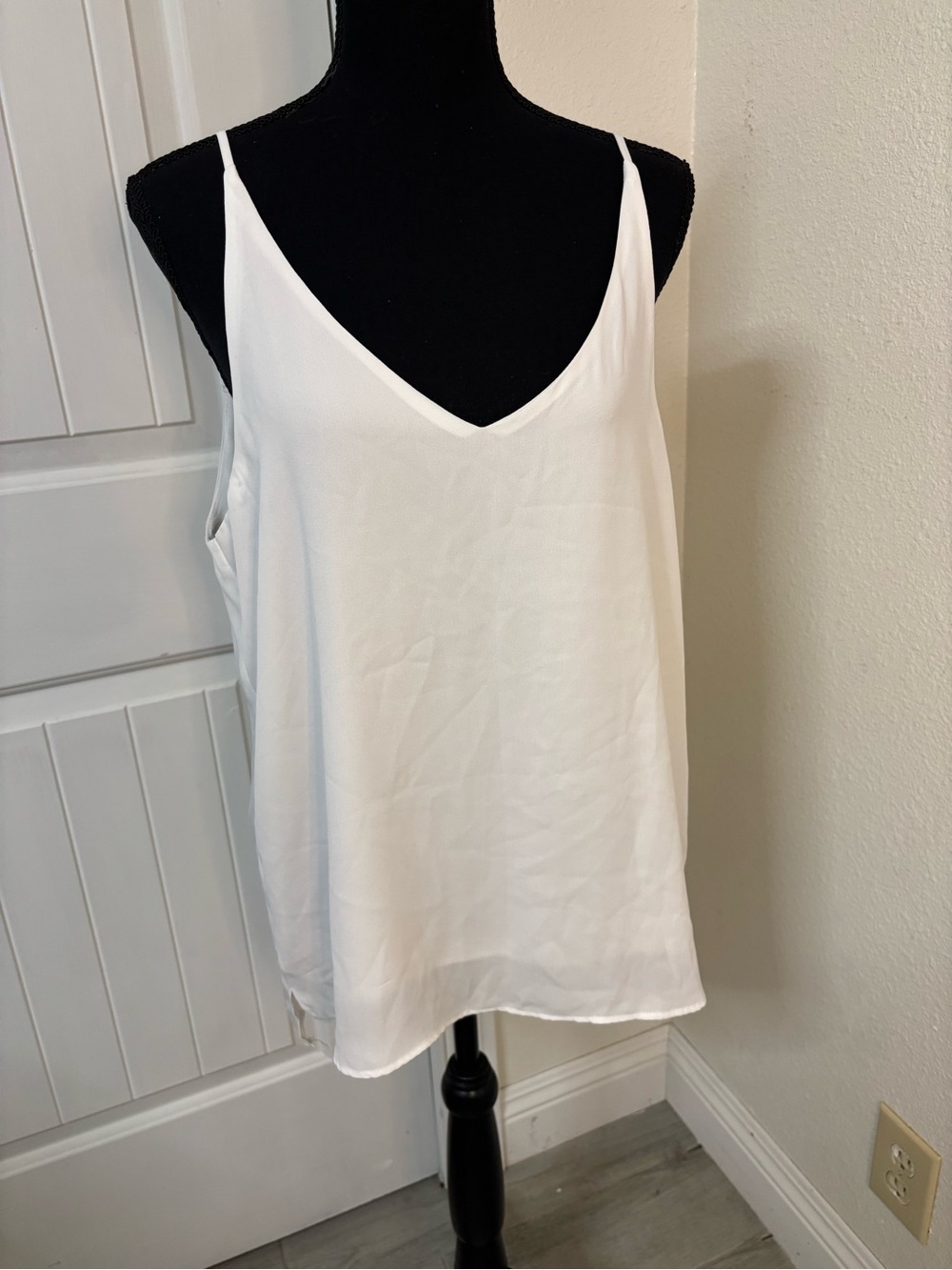 Shinestar White V-Neck Spaghetti Strap Cami